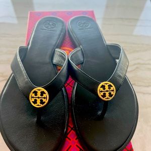 Tory Burch Leather Benton Thong Sandal size 9